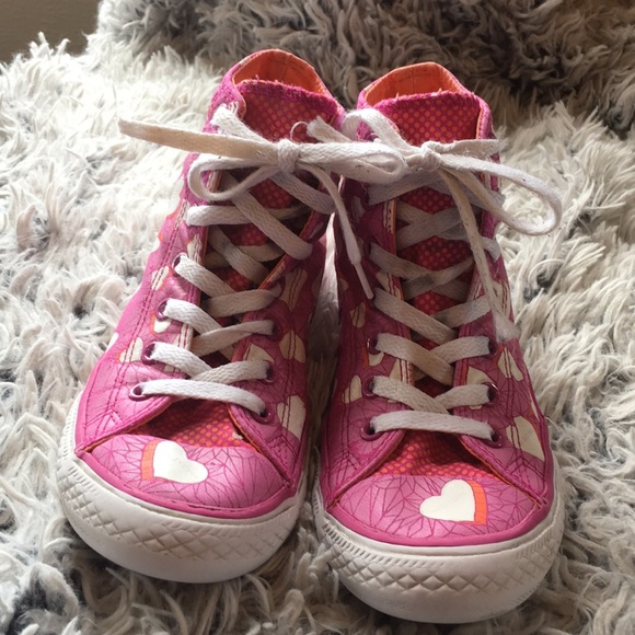 pink converse hearts